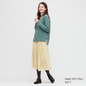 Soft Yarn Side Slit Sweater in Turquoise